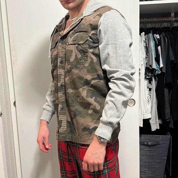 H&M camo and grey half sweatshirt - Picture 3 of 4